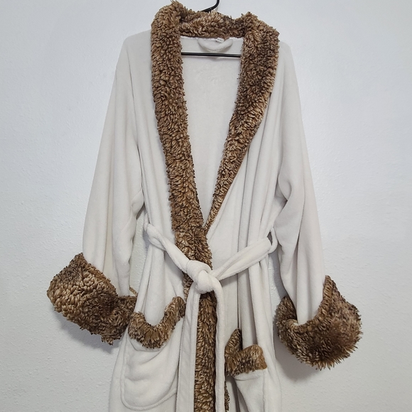 Pottery barn long robe faux fur white - Picture 8 of 12